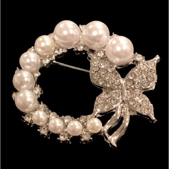 Vintage Style Circle Lapel Pin - Butterfly & Faux Pearl Brooch, Silver Tone Gift - Picture 1 of 9